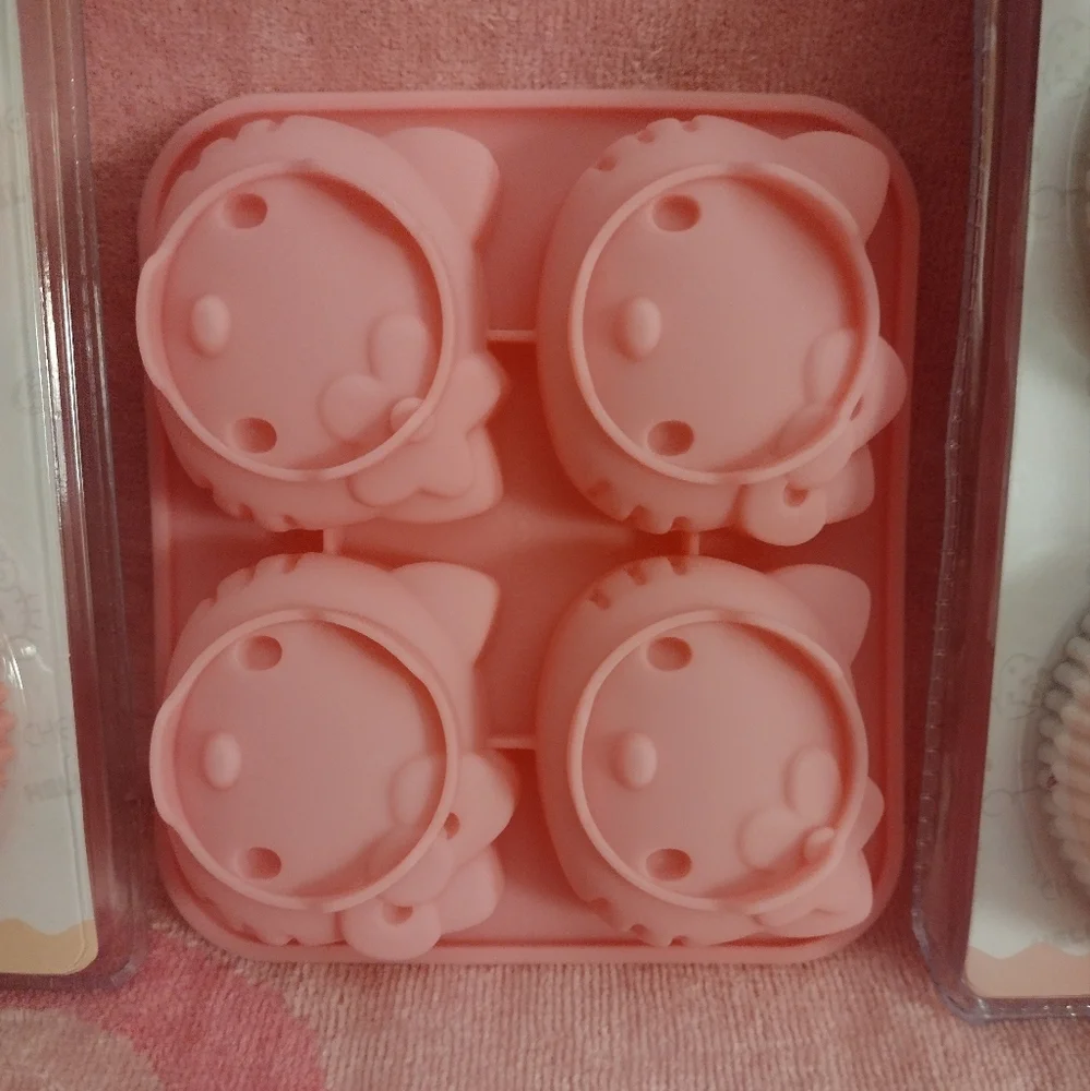 Hello Kitty Officially Licensed Cupcake Liners & Silicone Baking Pan Set